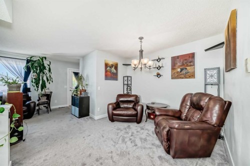 3315 Catalina Boulevard Ne, Calgary, AB - Indoor Photo Showing Living Room