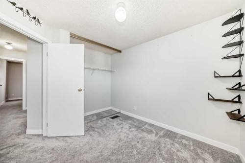 3315 Catalina Boulevard Ne, Calgary, AB - Indoor Photo Showing Other Room