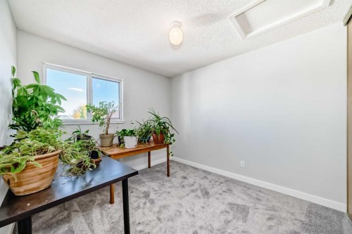 3315 Catalina Boulevard Ne, Calgary, AB - Indoor Photo Showing Other Room