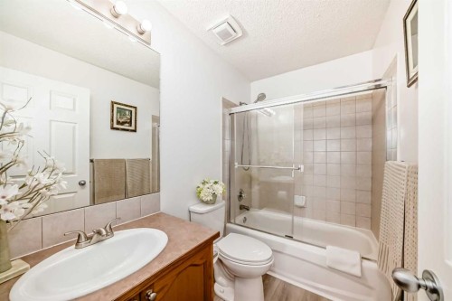 67 Cimarron Meadows Bay, Okotoks, AB - Indoor Photo Showing Bathroom