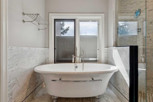 58 Scimitar View Nw, Calgary, AB - Indoor Photo Showing Bathroom