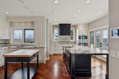 58 Scimitar View Nw, Calgary, AB - Indoor Photo Showing Kitchen With Upgraded Kitchen