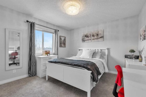 92 Bow Ridge Crescent, Cochrane, AB - Indoor Photo Showing Bedroom