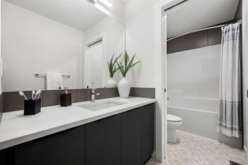 121 Quartz Crescent, Cochrane, AB - Indoor Photo Showing Bathroom