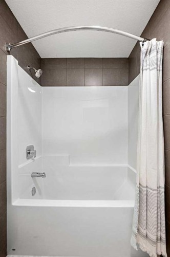 121 Quartz Crescent, Cochrane, AB - Indoor Photo Showing Bathroom