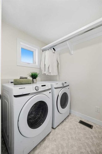 121 Quartz Crescent, Cochrane, AB - Indoor Photo Showing Laundry Room