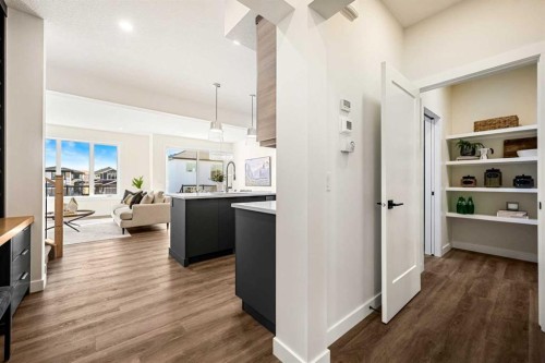 121 Quartz Crescent, Cochrane, AB - Indoor Photo Showing Kitchen