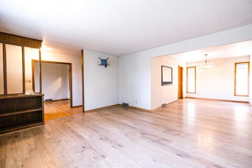 59 Rosewood Road Nw, Calgary, AB - Indoor Photo Showing Other Room
