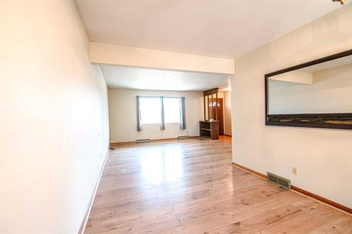 59 Rosewood Road Nw, Calgary, AB - Indoor Photo Showing Other Room