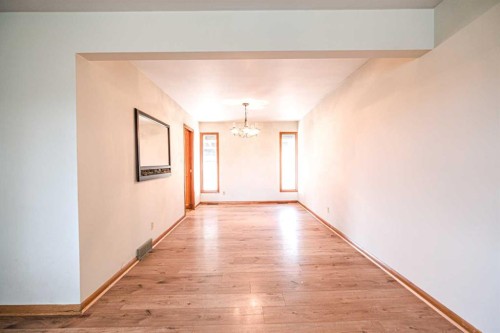 59 Rosewood Road Nw, Calgary, AB - Indoor Photo Showing Other Room