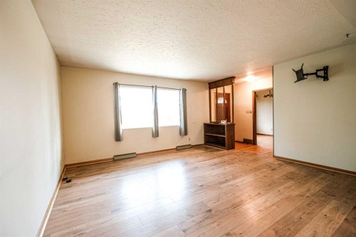 59 Rosewood Road Nw, Calgary, AB - Indoor Photo Showing Other Room