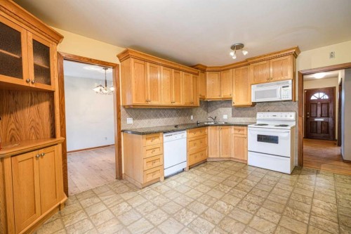 59 Rosewood Road Nw, Calgary, AB - Indoor Photo Showing Kitchen