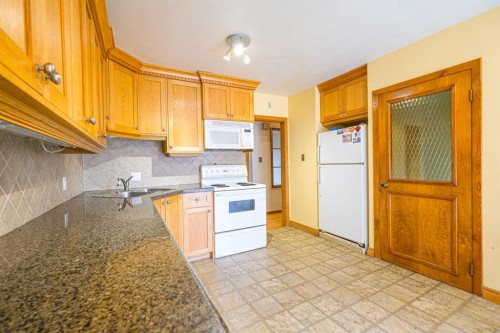59 Rosewood Road Nw, Calgary, AB - Indoor Photo Showing Kitchen With Double Sink