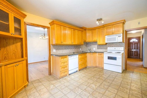 59 Rosewood Road Nw, Calgary, AB - Indoor Photo Showing Kitchen