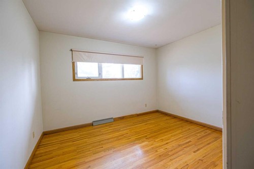 59 Rosewood Road Nw, Calgary, AB - Indoor Photo Showing Other Room