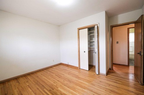 59 Rosewood Road Nw, Calgary, AB - Indoor Photo Showing Other Room