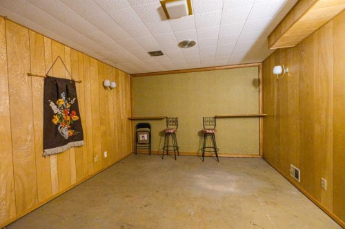 59 Rosewood Road Nw, Calgary, AB - Indoor Photo Showing Other Room