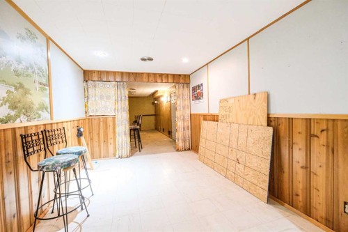 59 Rosewood Road Nw, Calgary, AB - Indoor Photo Showing Other Room