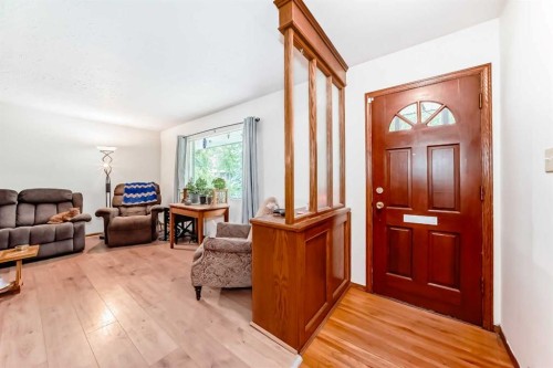 59 Rosewood Road Nw, Calgary, AB - Indoor