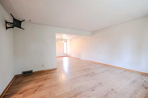 59 Rosewood Road Nw, Calgary, AB - Indoor Photo Showing Other Room