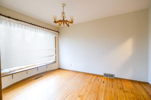 59 Rosewood Road Nw, Calgary, AB - Indoor Photo Showing Other Room
