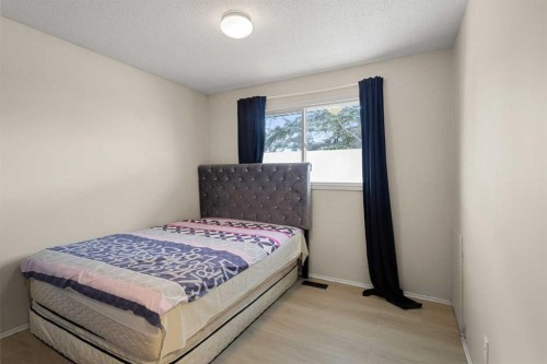 214 Huntington Close Ne, Calgary, AB - Indoor Photo Showing Bedroom