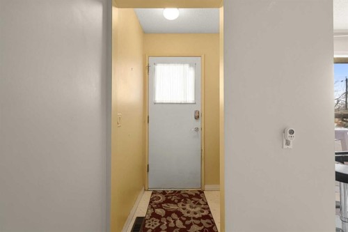 214 Huntington Close Ne, Calgary, AB - Indoor Photo Showing Other Room