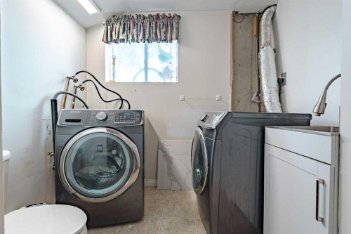 214 Huntington Close Ne, Calgary, AB - Indoor Photo Showing Laundry Room