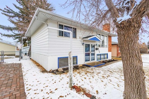 214 Huntington Close Ne, Calgary, AB - Outdoor