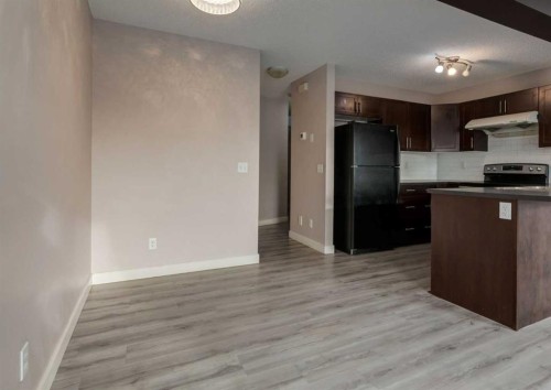 14 Pantego Lane Nw, Calgary, AB - Indoor Photo Showing Kitchen