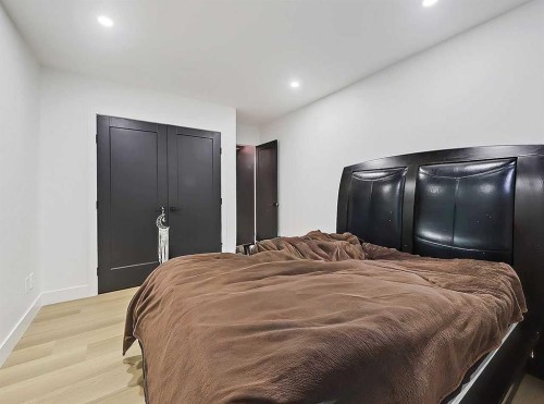129 Sundown Place Se, Calgary, AB - Indoor Photo Showing Bedroom