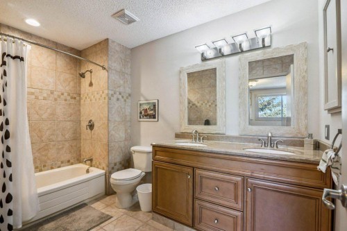 153 Mckinnon Crescent Ne, Calgary, AB - Indoor Photo Showing Bathroom