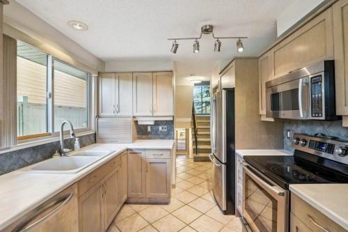 153 Mckinnon Crescent Ne, Calgary, AB - Indoor Photo Showing Kitchen