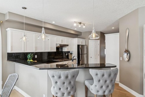 155 Somme Manor Sw, Calgary, AB - Indoor