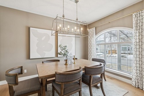 155 Somme Manor Sw, Calgary, AB - Indoor Photo Showing Dining Room
