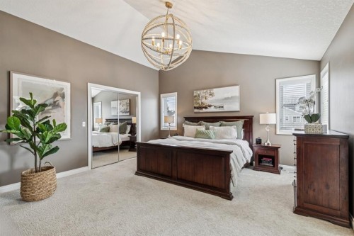 155 Somme Manor Sw, Calgary, AB - Indoor Photo Showing Bedroom