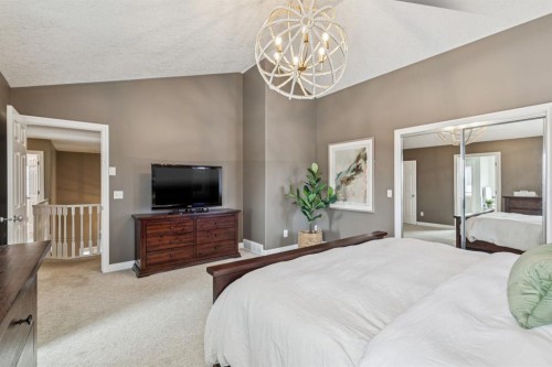 155 Somme Manor Sw, Calgary, AB - Indoor Photo Showing Bedroom