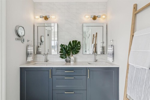 155 Somme Manor Sw, Calgary, AB - Indoor Photo Showing Bathroom