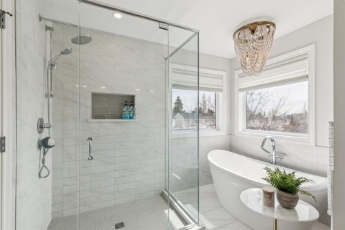 155 Somme Manor Sw, Calgary, AB - Indoor Photo Showing Bathroom