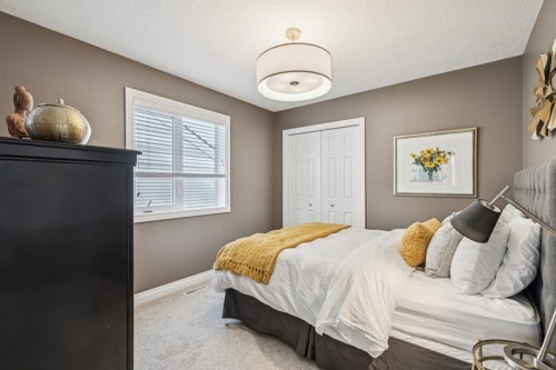 155 Somme Manor Sw, Calgary, AB - Indoor Photo Showing Bedroom
