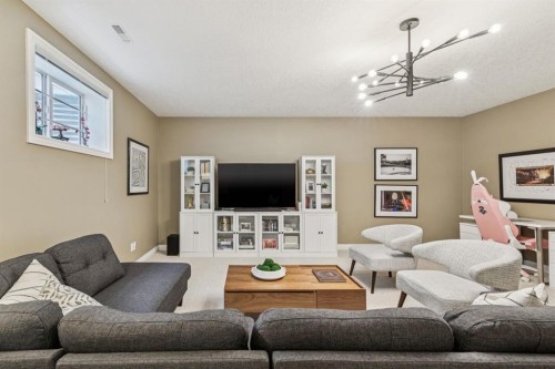 155 Somme Manor Sw, Calgary, AB - Indoor Photo Showing Living Room