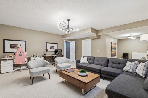 155 Somme Manor Sw, Calgary, AB - Indoor Photo Showing Living Room