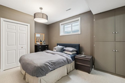 155 Somme Manor Sw, Calgary, AB - Indoor Photo Showing Bedroom