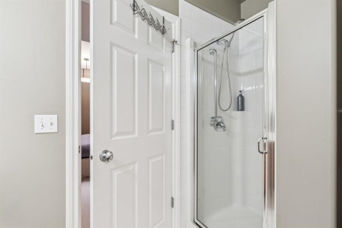 155 Somme Manor Sw, Calgary, AB - Indoor Photo Showing Bathroom