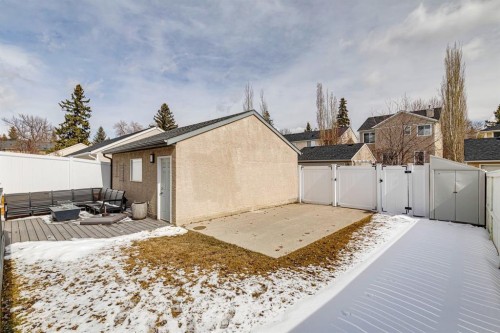 155 Somme Manor Sw, Calgary, AB - Outdoor