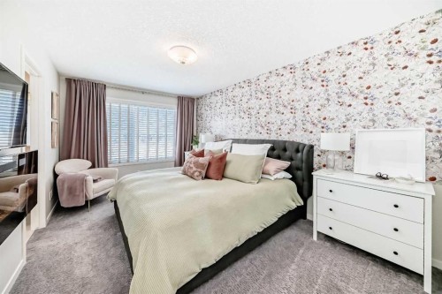 35 Walden Mount Se, Calgary, AB - Indoor Photo Showing Bedroom