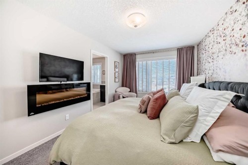 35 Walden Mount Se, Calgary, AB - Indoor Photo Showing Bedroom