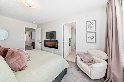 35 Walden Mount Se, Calgary, AB - Indoor Photo Showing Bedroom