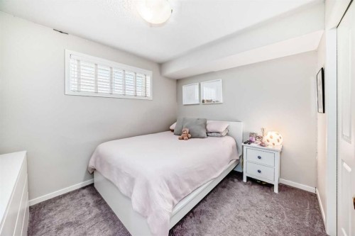 35 Walden Mount Se, Calgary, AB - Indoor Photo Showing Bedroom