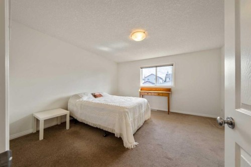 1211 Everridge Drive Sw, Calgary, AB - Indoor Photo Showing Bedroom